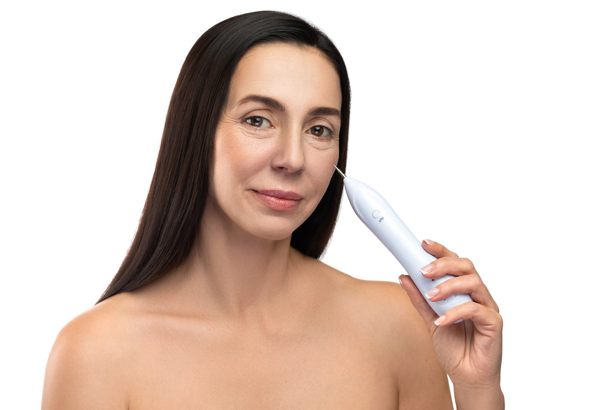 woman holding plasma pen